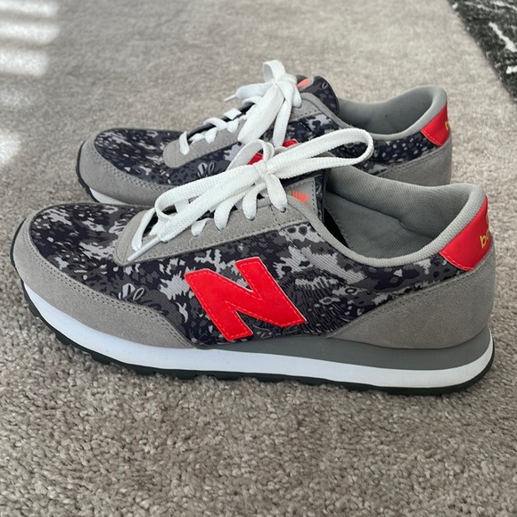 [SOLD] New Balance Sneakers - Picture 1 of 6